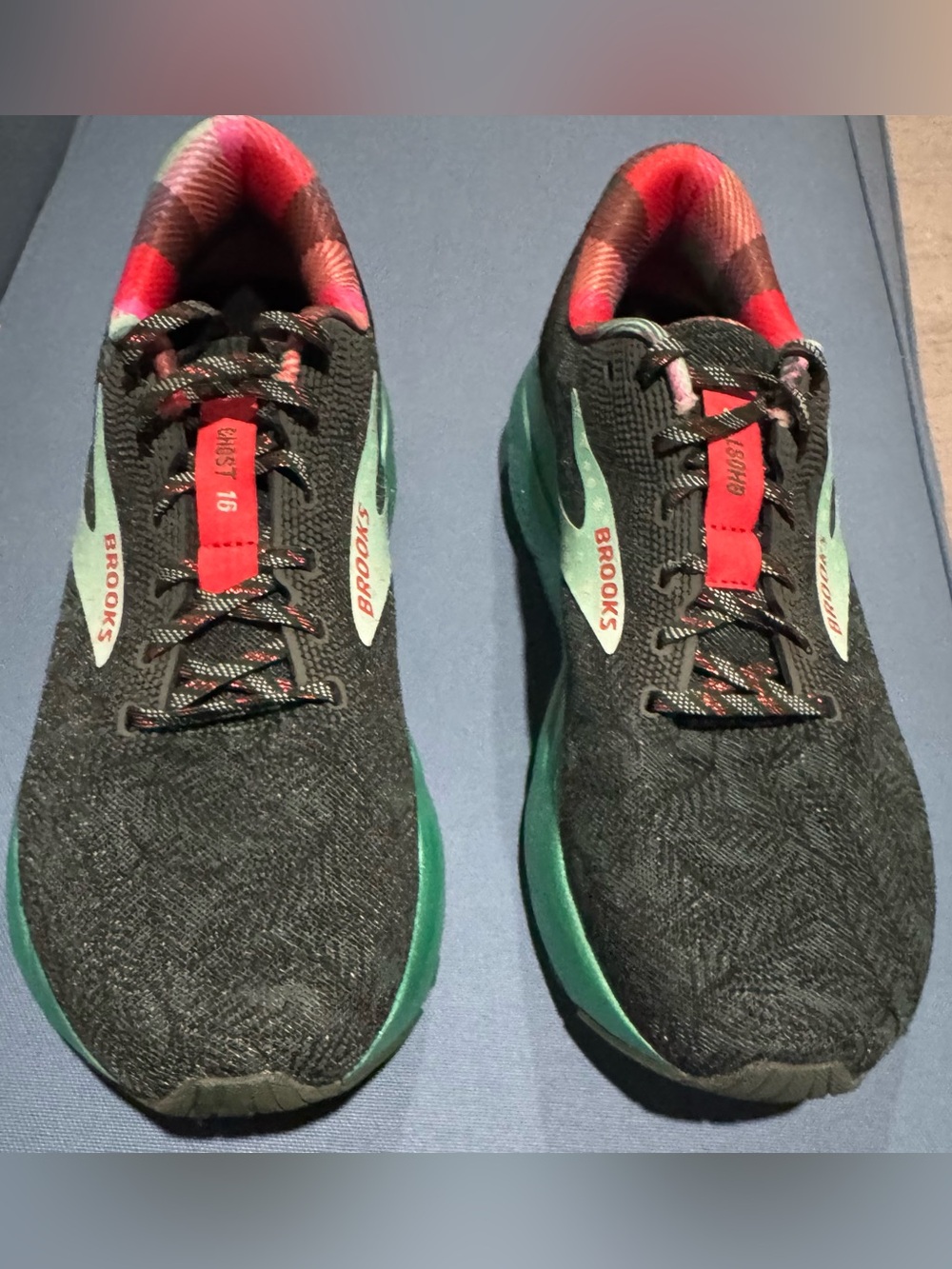 EUC Brooks Ghost 16 Run Merry Christmas Edition Running Shoes Women's 10.5 Men 9